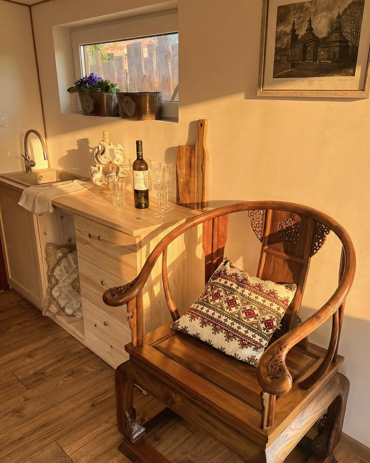 Salon w domku na polanie